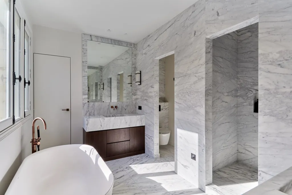 Salles de bain - Appartement Rénové avec Vue sur la Tour Eiffel à Paris 16e