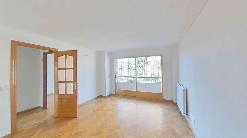 Pièces - 2-Bedroom Flat with Metro Access in Numancia