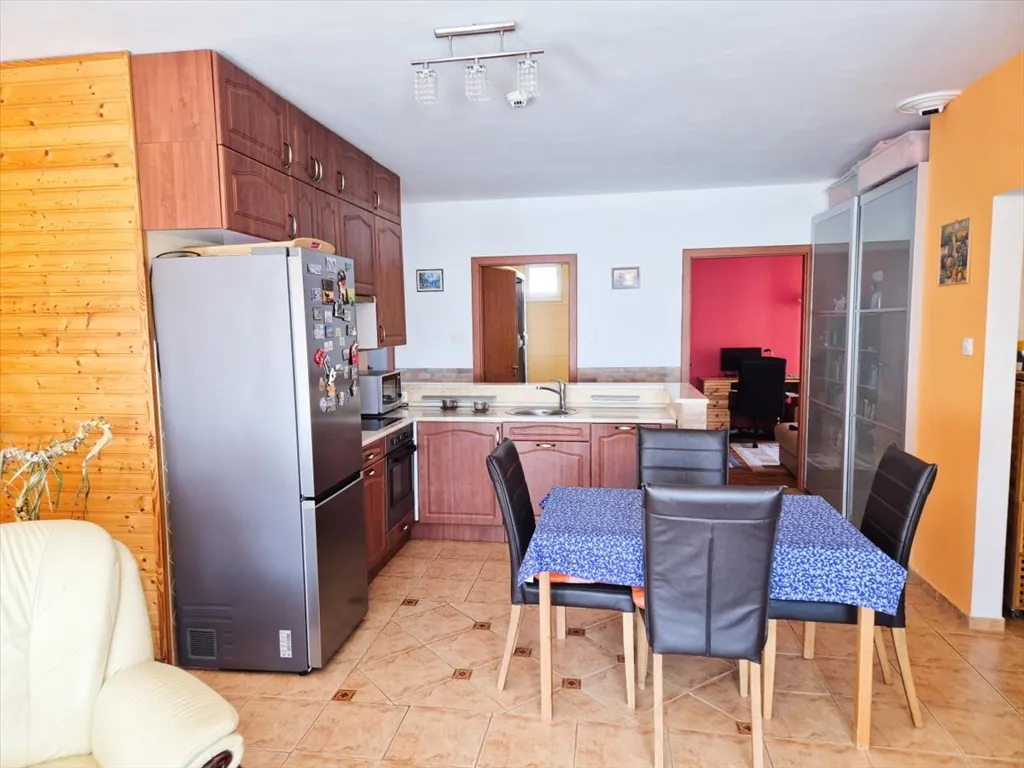 Sala da pranzo - Modern 4-Bedroom Duplex in Tatabánya