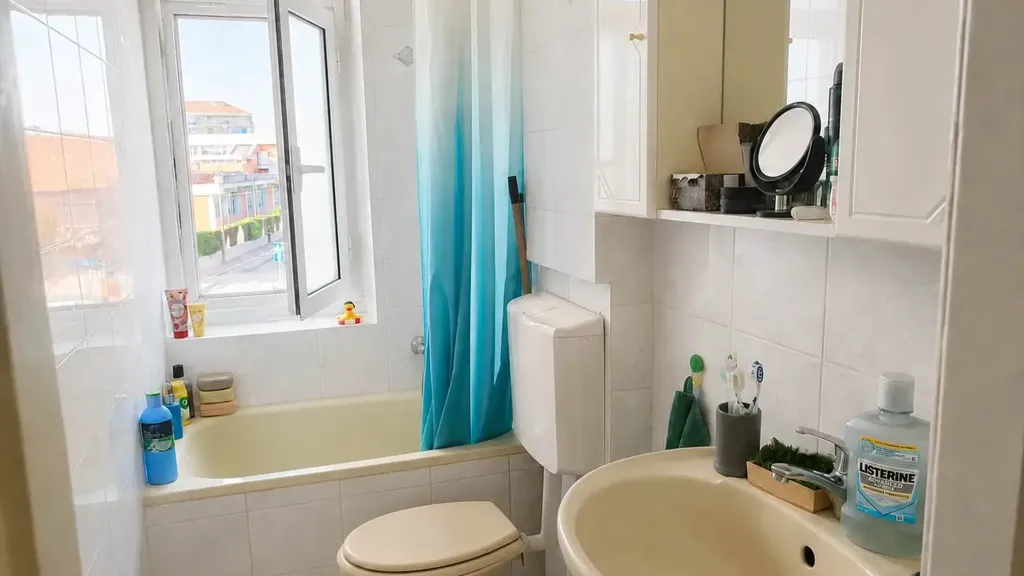 Salles de bain - Brightly Laid-out Flat in Orbassano