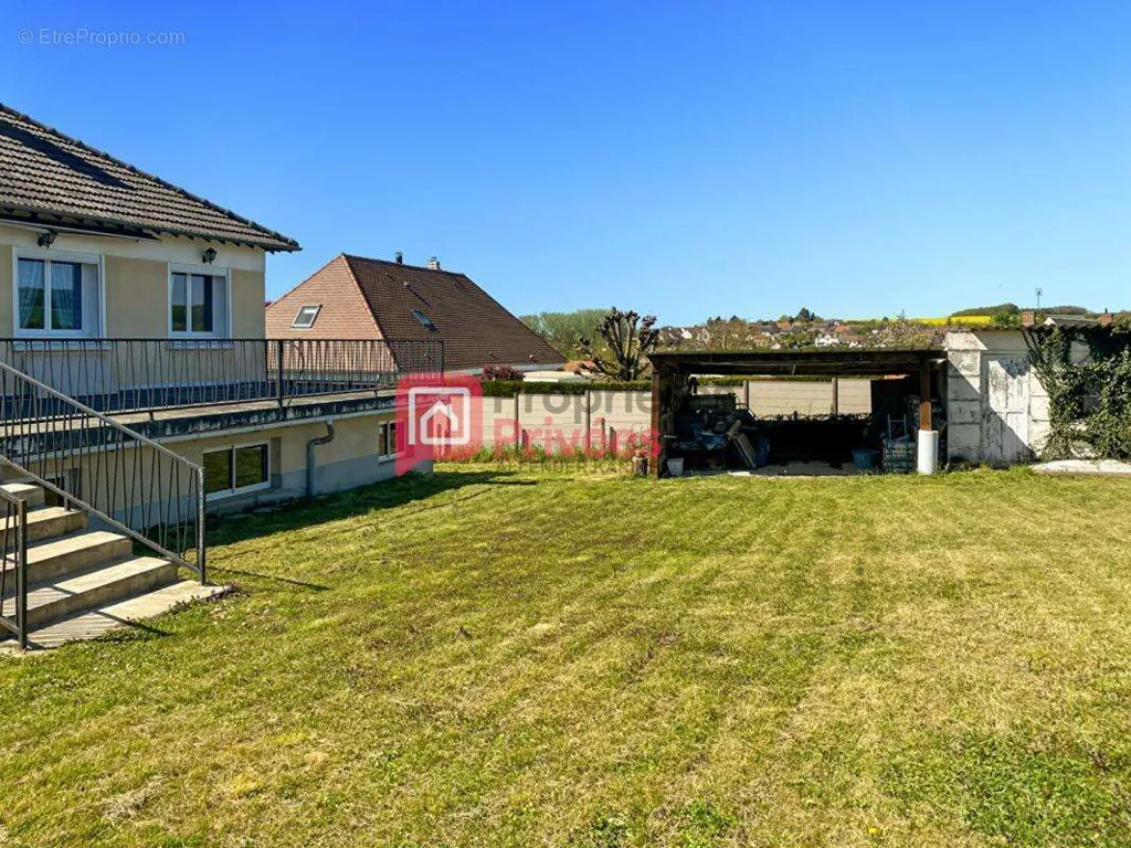 Jardin - Maison avec Jardin et Sous-sol à Soucy