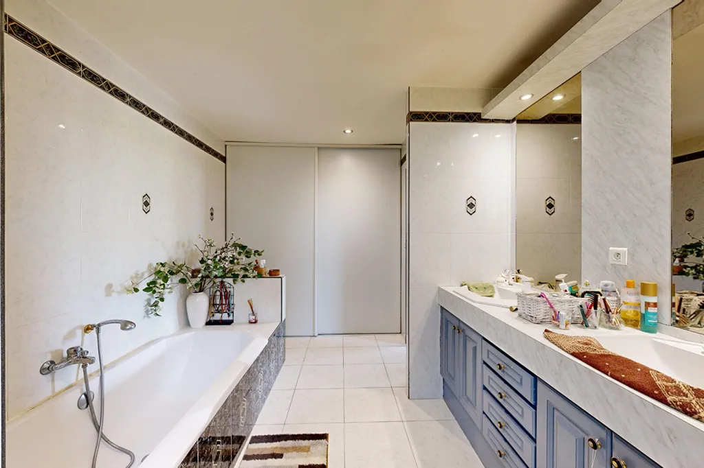 Salles de bain - Maison de Caractère avec Vue Panoramique à Venasque