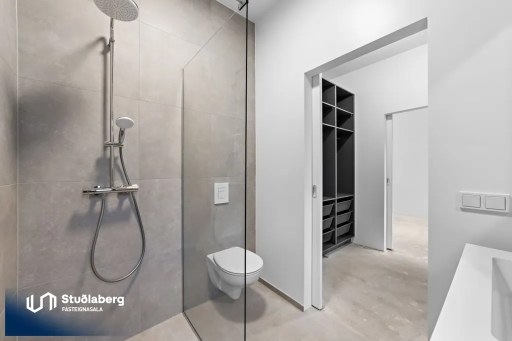 Salles de bain - Appartement 4 pièces à Reykjanesbær