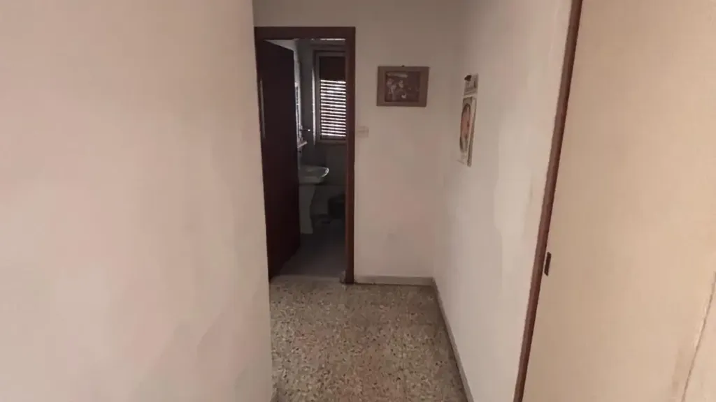 Central Trilocale for Renovation in Cosenza