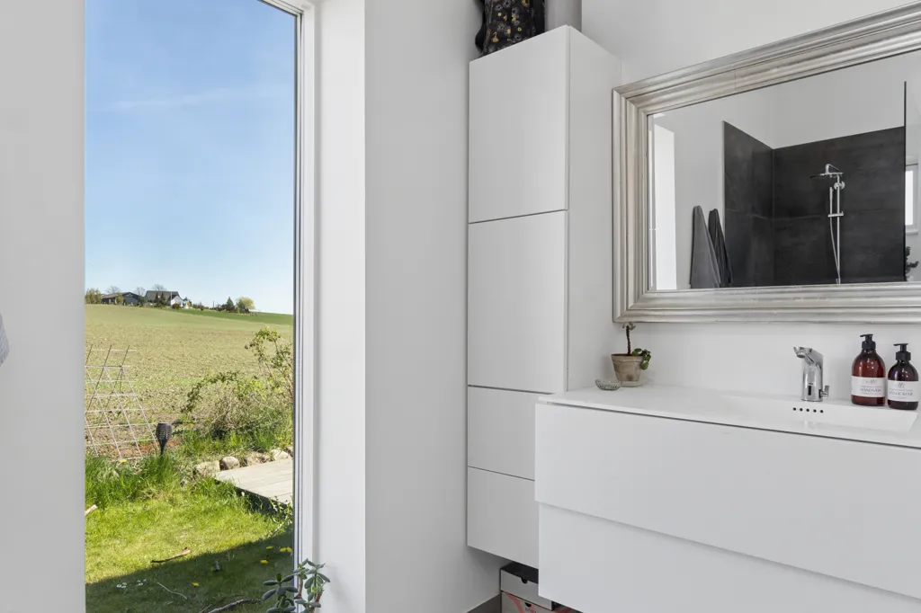 Vannitoad - Architect-Designed Villa with Park View in Stenløse