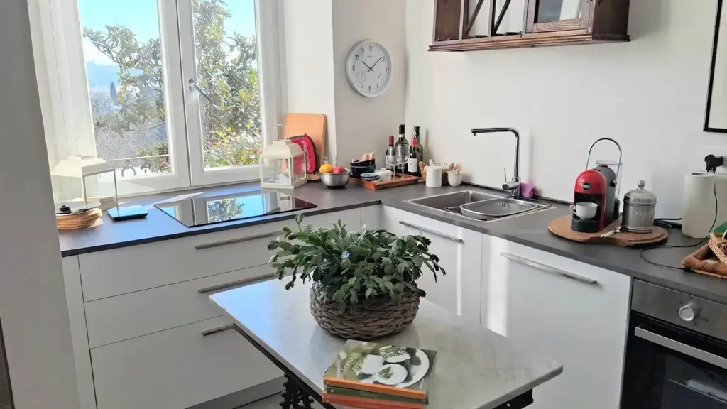 Cuisine - Rusticated Townhouse with Balcony in Florence