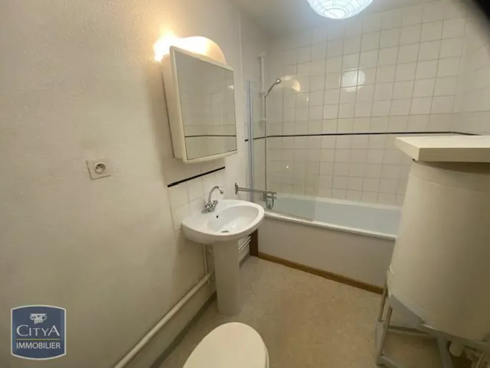 Salles de bain - Studio avec Accès Tramway dans le Centre de Nancy
