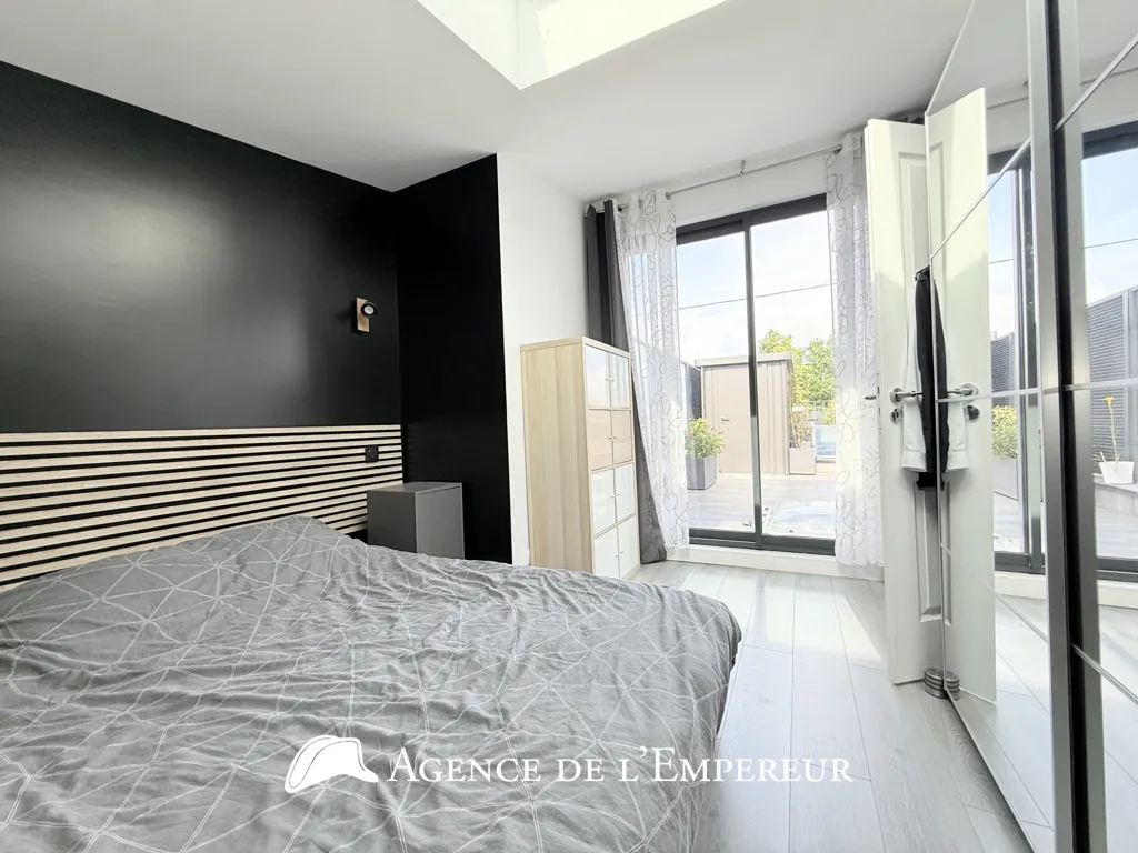 Bedrooms - Contemporary House with Panoramic Terrace in Rueil