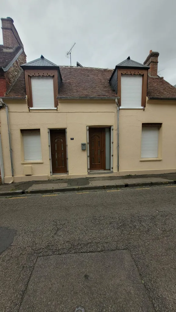 Extérieur - Maison de ville rénovée avec terrasse à Rugles