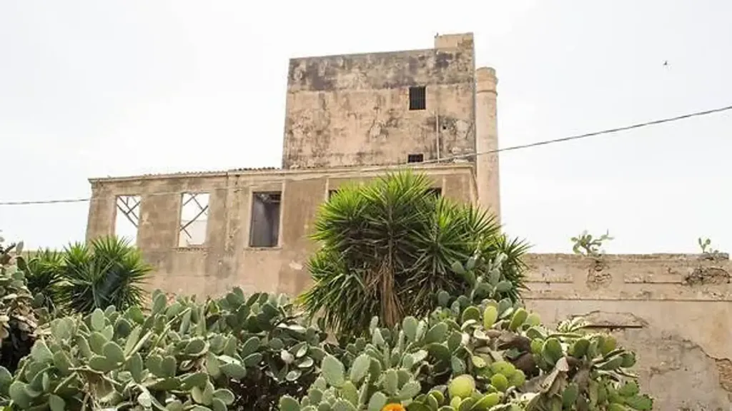 Extérieur - Historic Distillery with Seafront in Marzamemi