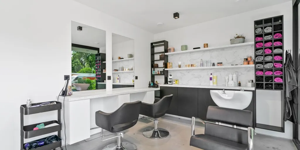 Salles de bain - Maison Moderne avec Espace de Travail à Genk