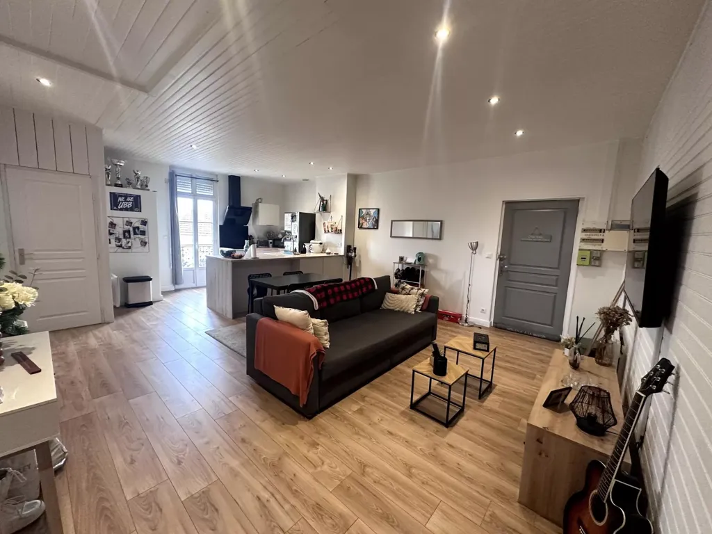 Soggiorno - Renovated 3-Piece Apartment in Le Temple