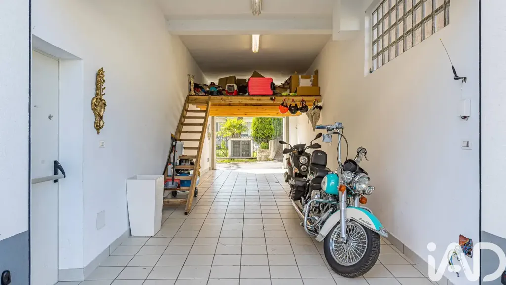 Garage - Luxury Penthouse with Terraces in Cantù