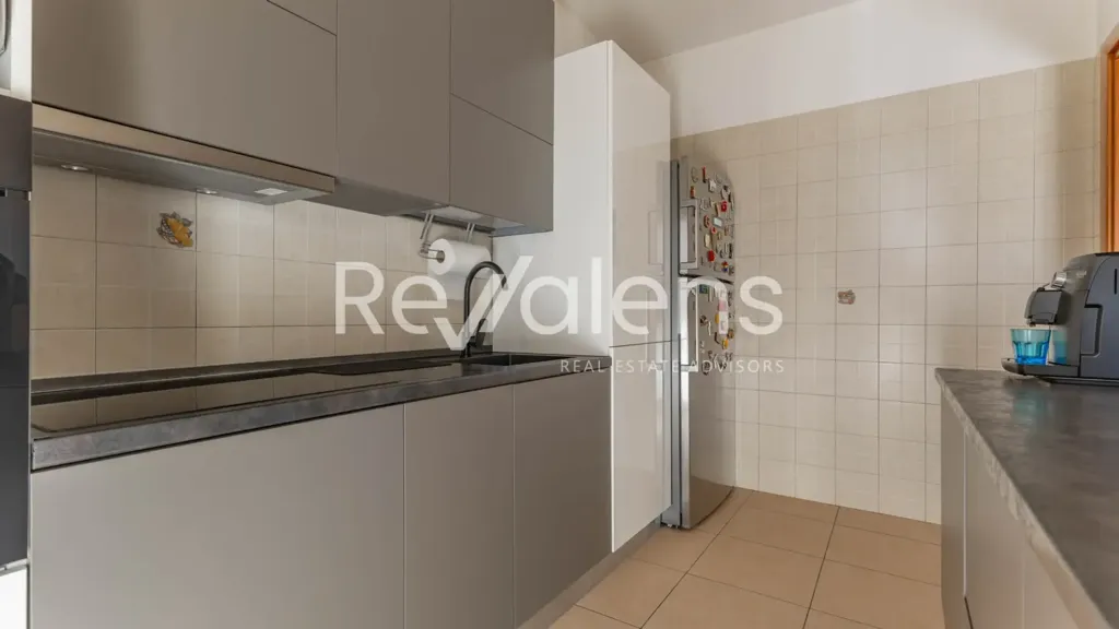 Cuisine - Modern Apartment with Balcony in Bari