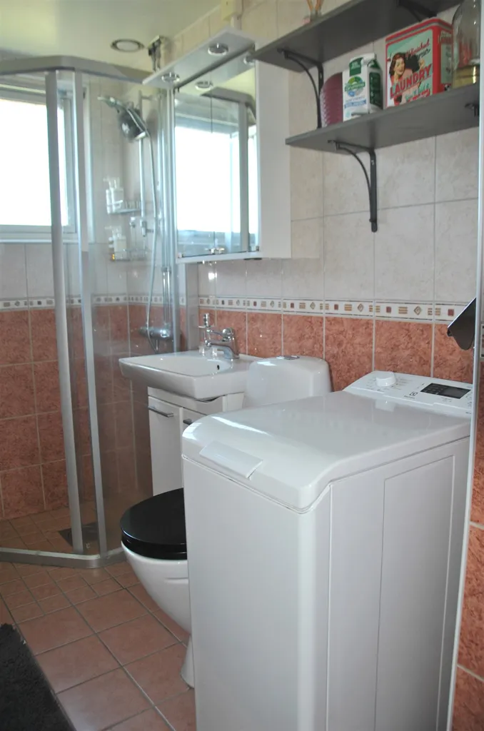 Salles de bain - Modern Flat with Balcony in Southern Location
