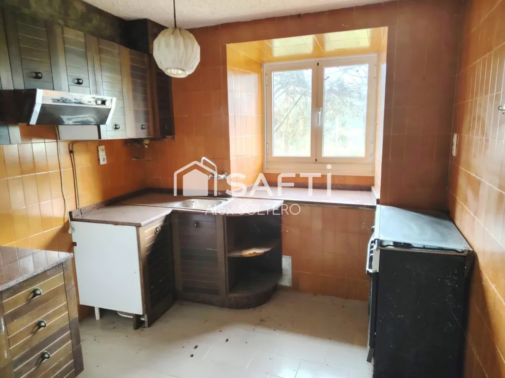 Cuisine - Stone House with Large Plot in Negreira