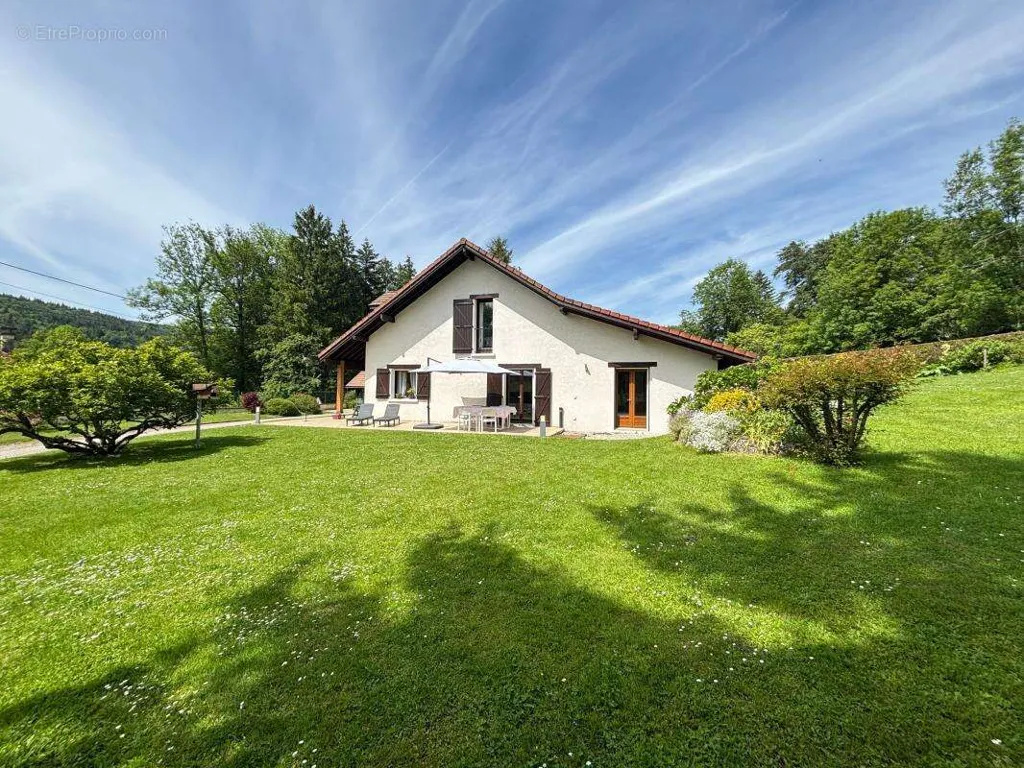 5-toaline maja asukohas Saint-Joseph-De-Riviere