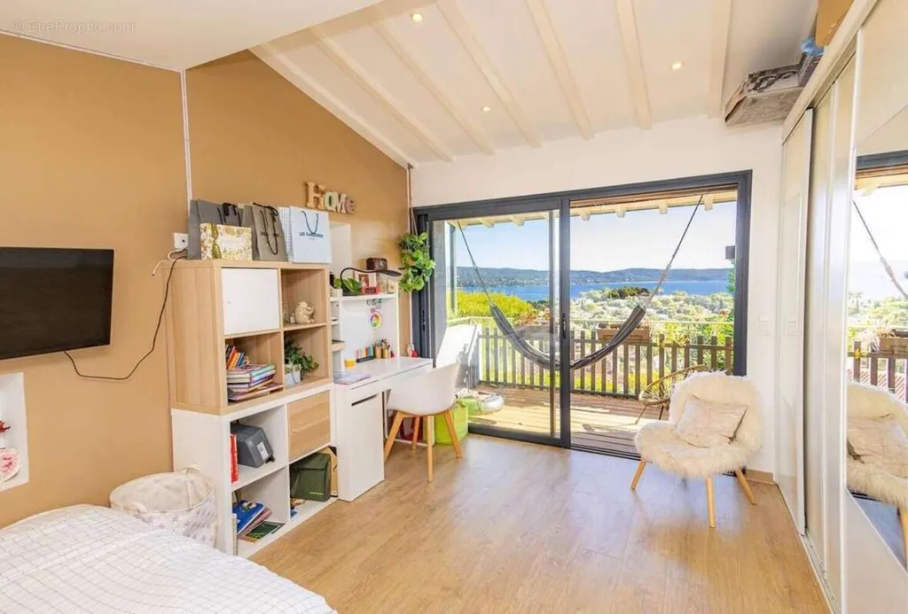 Maison 13 pièces à Cavalaire-Sur-Mer