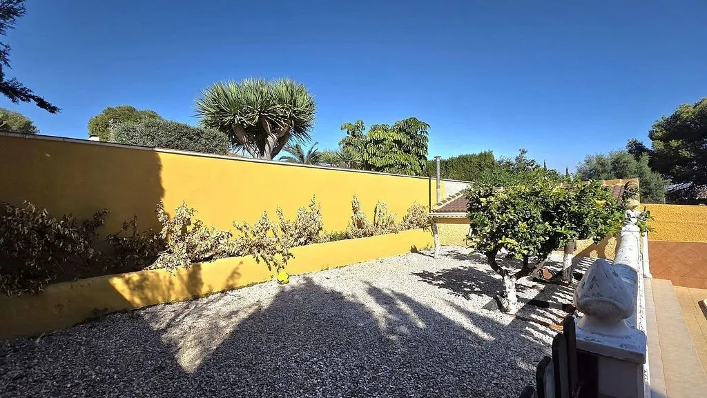 Garden - Chalet with Pool and Terraces in Los Balcones