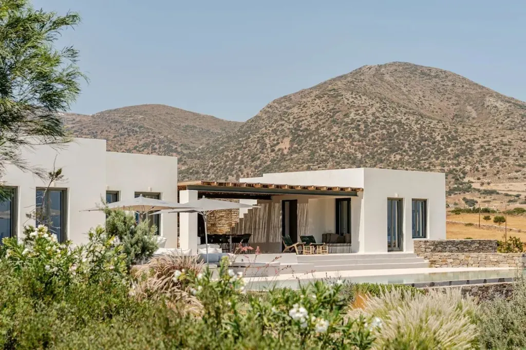 Piscine - Contemporary Cycladic House with Pool in Paros