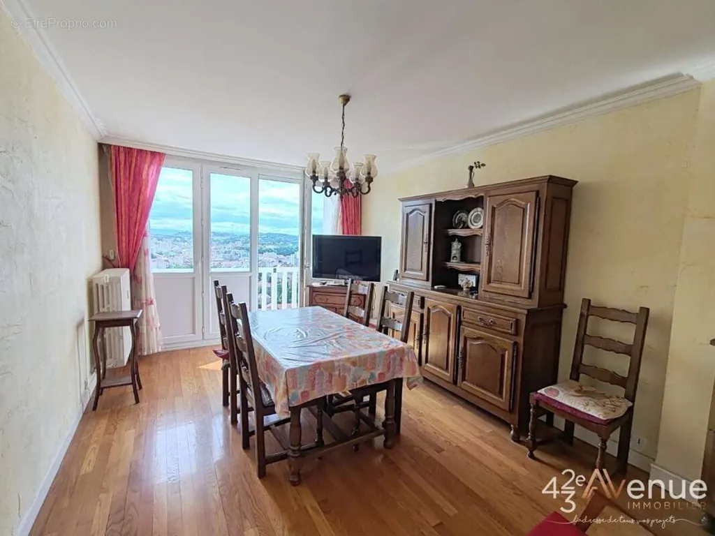 Söögituba - Bright 3-Bed Flat with Balcony in Saint-Etienne