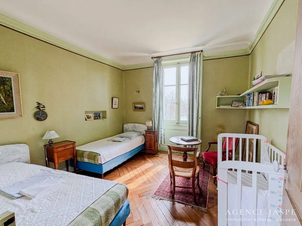 Chambres - Château du XVIe Siècle avec Piscine à Sury-le-Comtal