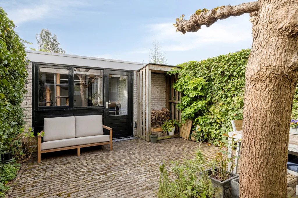 Aed - Renovated Townhouse with Garden in Residential Area