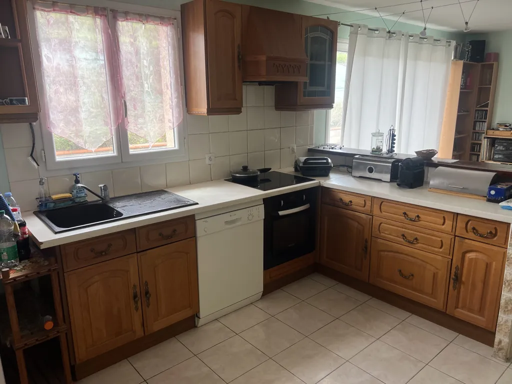 Cuisine - Maison de Plain Pied avec Garage et Jardin à Lizac