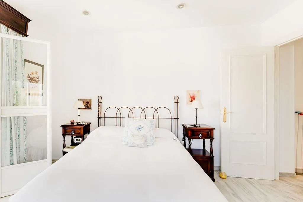 Chambres - T2 Apartment with Pool in Atalaya, Estepona