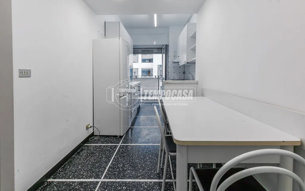 Cuisine - Trilocale with Balcony in Milan's Isola