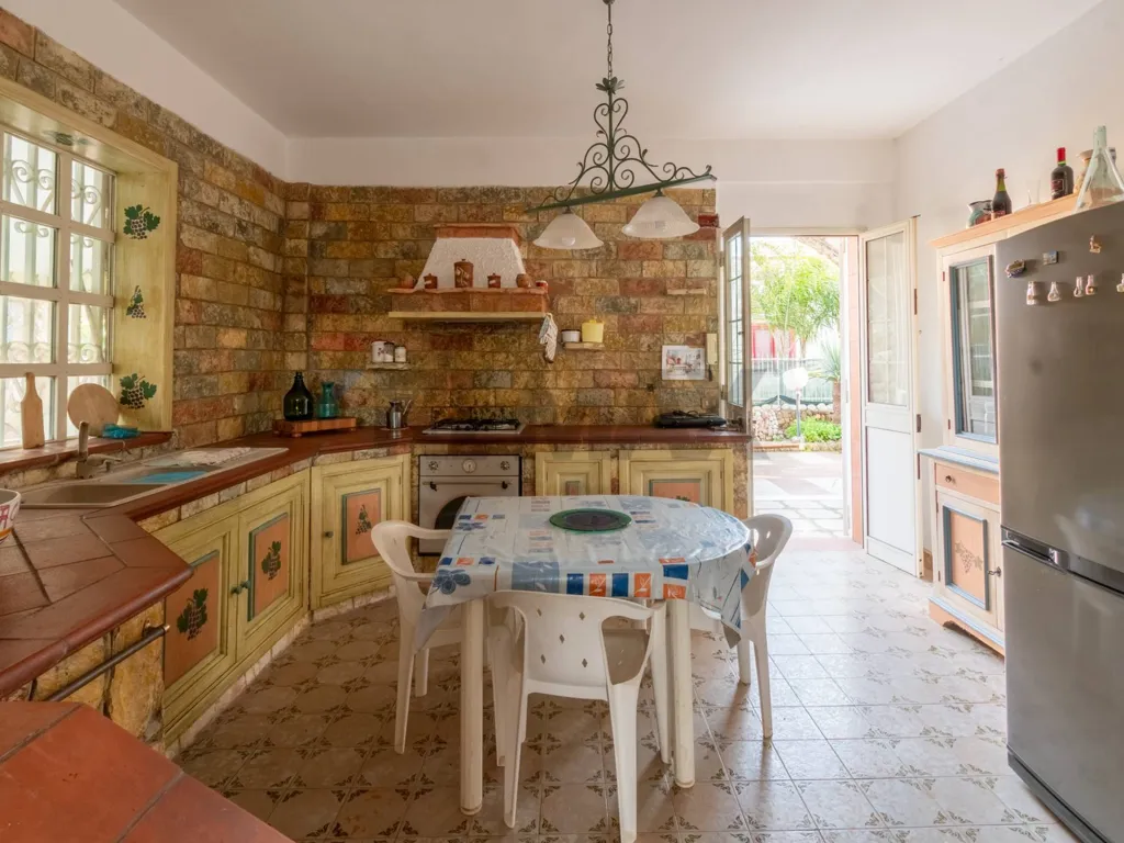 Cuisine - Villa with Garden and Terrace in Carini