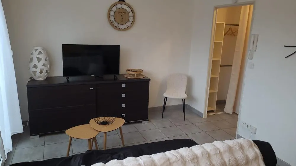 Séjour - Appartement Lumineux Meublé à Amiens