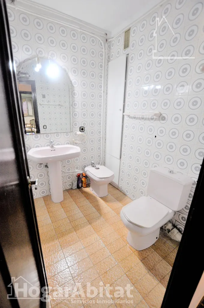 Vannitoad - Spacious Apartment with Balcony in Malilla, Valencia