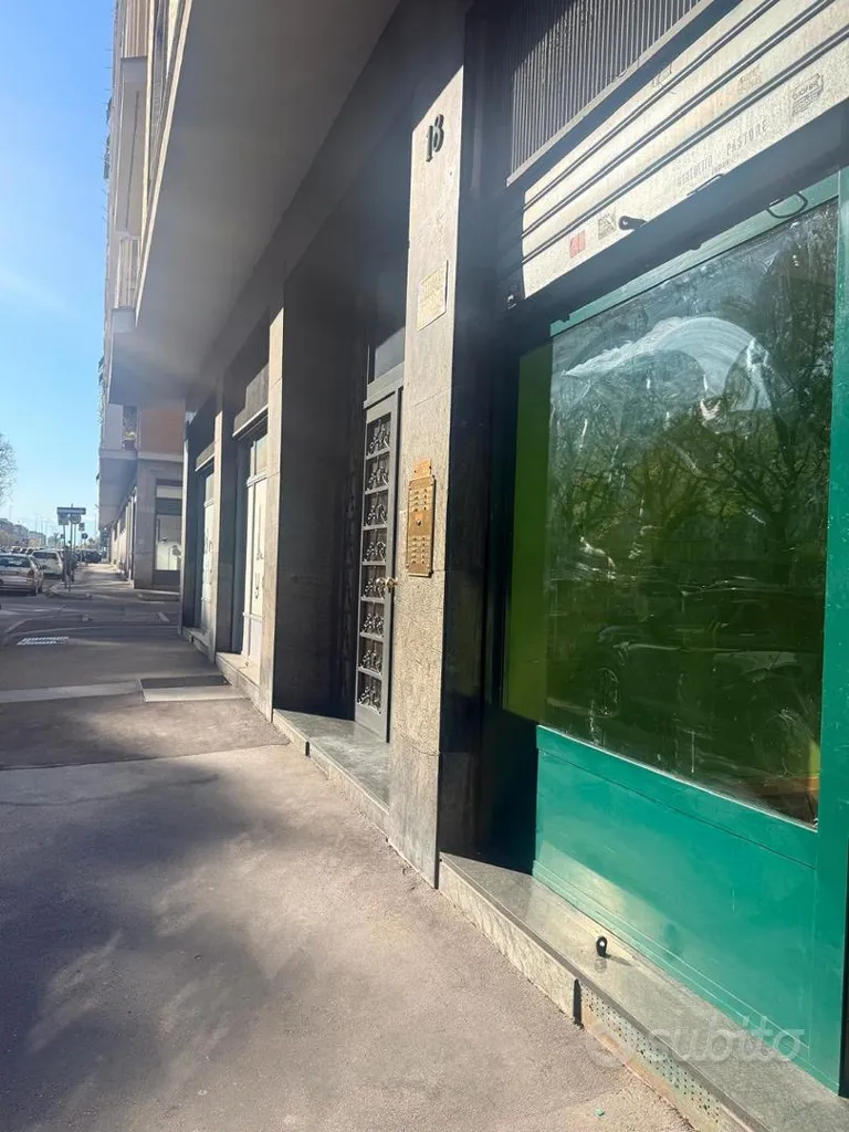 Extérieur - Shop with Balcony on Corso Adriatico