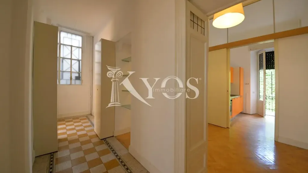 Esik - Historic Triplex with Balcony in Milan