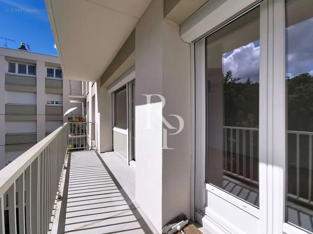 Rõdu - 3-Bed Apartment with Balcony in Green Park