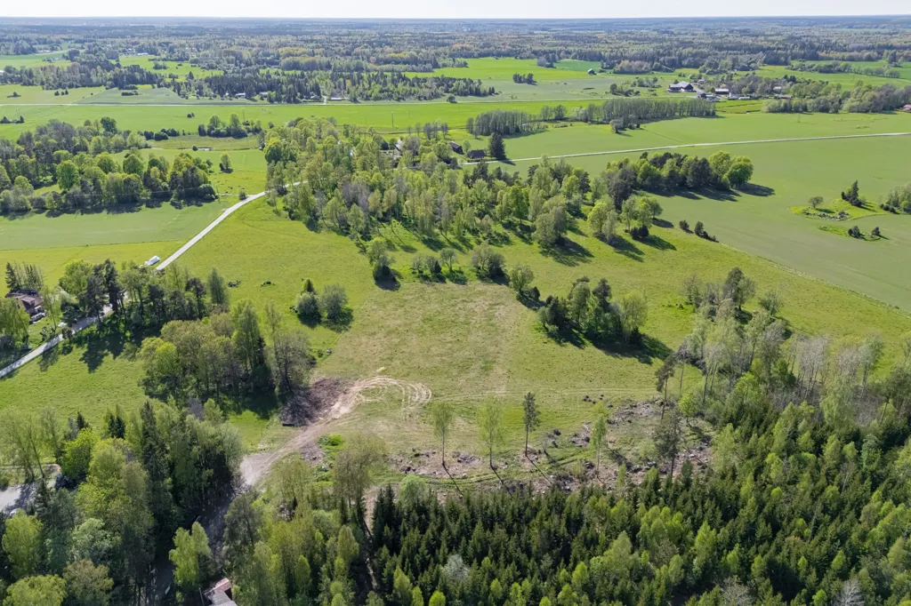 Õhuvaade - Spacious Plot with Sea View in Tensta-Tuna