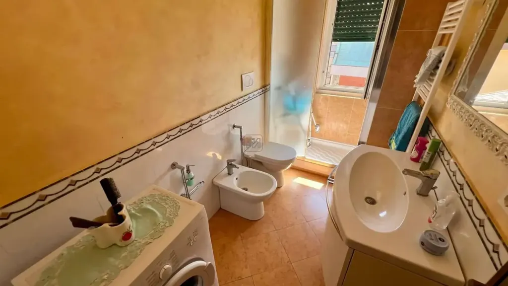 Salles de bain - Bright Apartment with Balcony in Prà, Genoa
