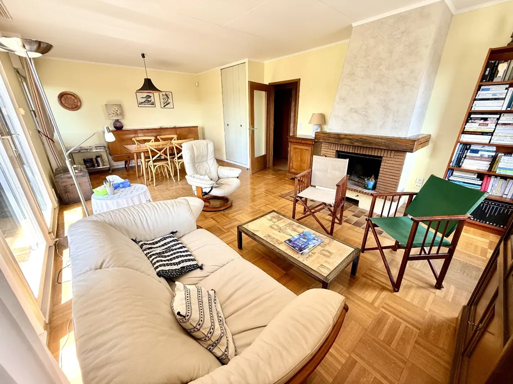 Living Room - 7-Piece House with Garden in Essert