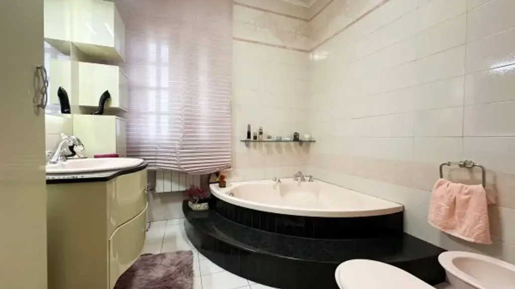 Bathrooms - Spacious Trilocale with Terraced Balcony in Afragola
