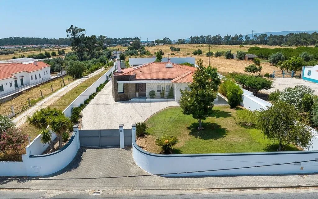 Õhuvaade - Luxury Villa with Extensive Land in Torres Novas