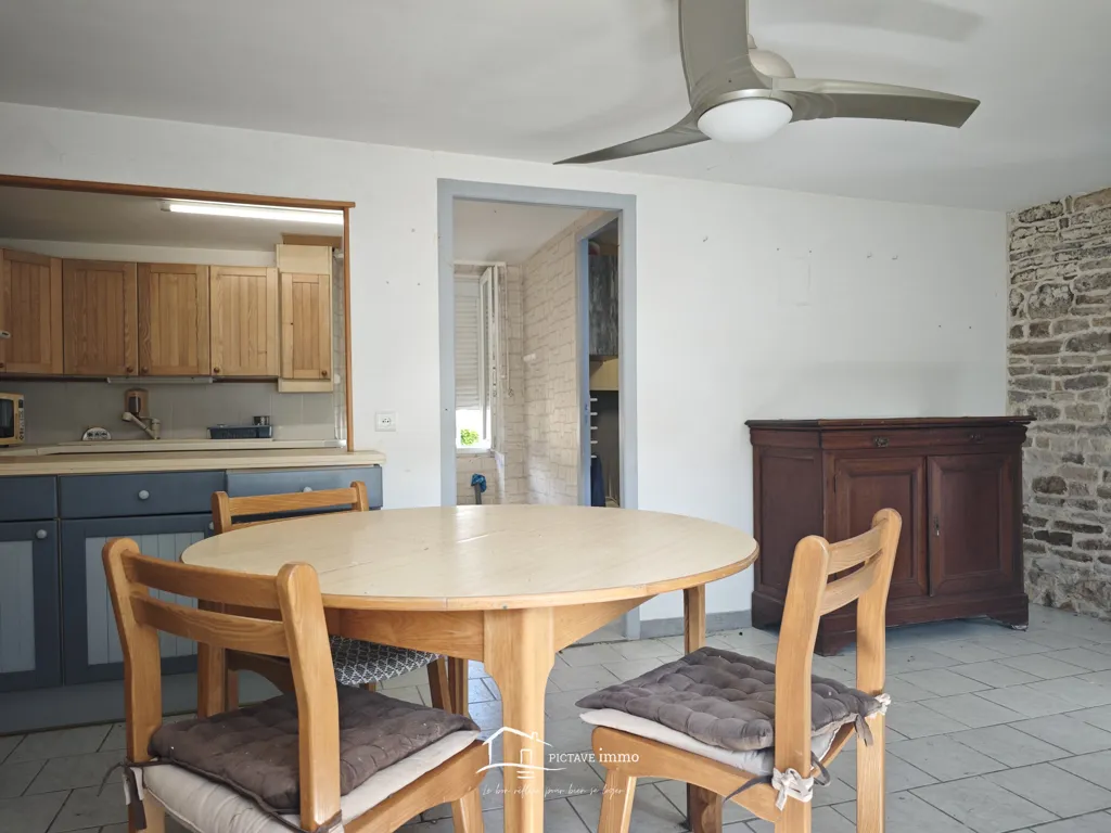 Söögituba - Two-Bedroom House with Garden in Vanzay