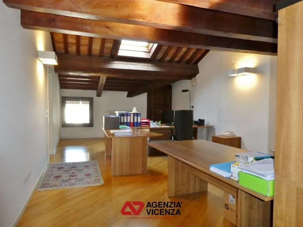 Bureau - Historic Office with Elevator in Vicenza
