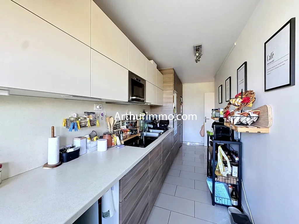 Kitchen - 4-Piece Apartment with Balcony in Créteil