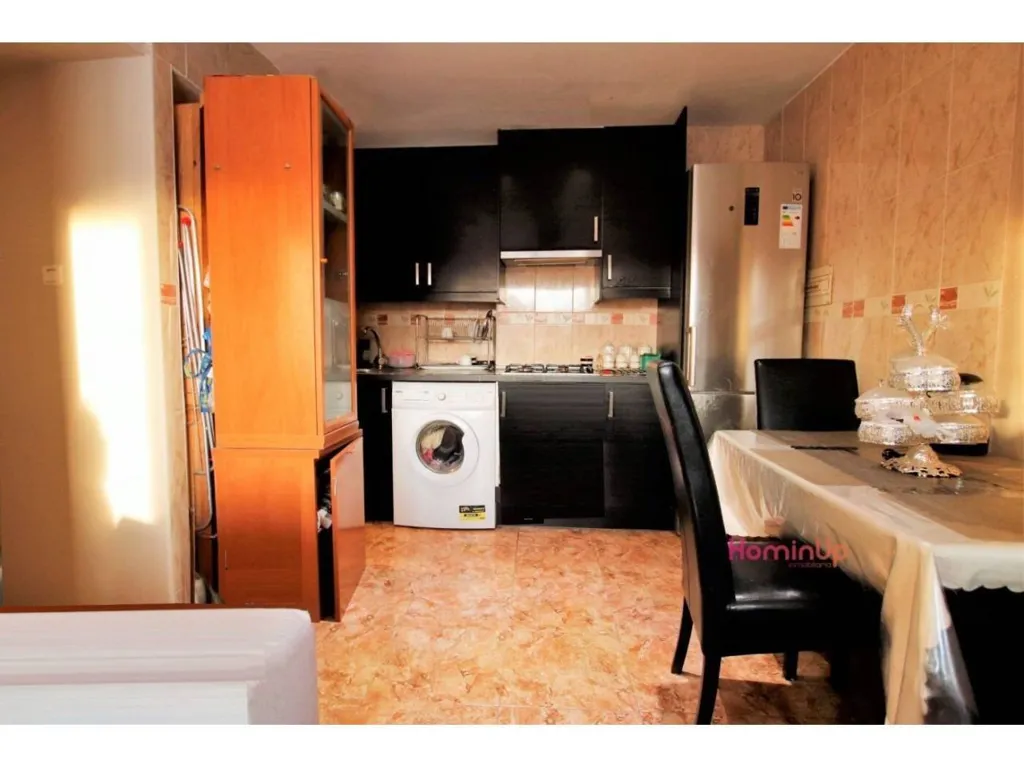 Köök - Three-Bedroom Apartment with High Ceilings in Bilbao