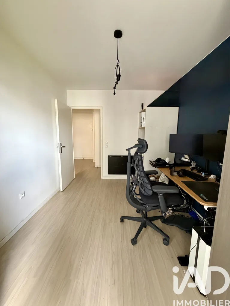 Bureau - Appartement avec balcon et ascenseur à Créteil