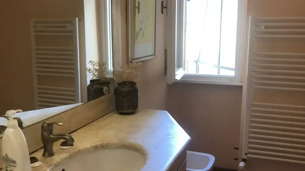 Bagni - Trilocale with Balcony in Florence
