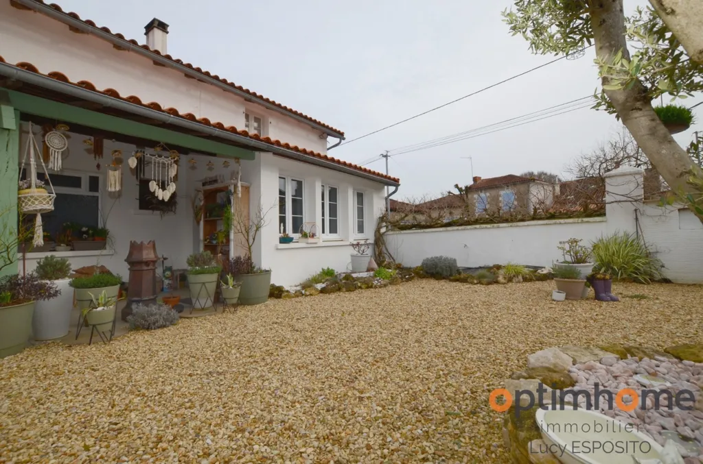 Jardin - Maison de Village Rénovée à Nieuil, Charente