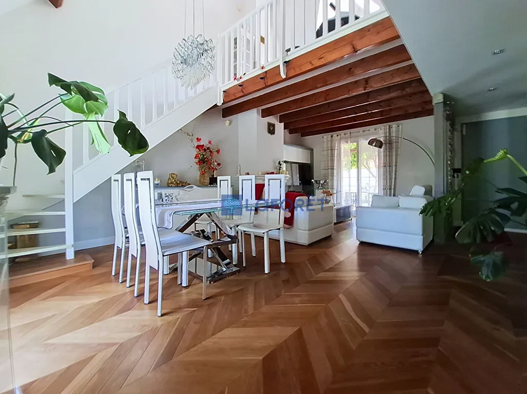 Söögituba - Secluded House with Garden in Serris