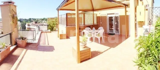 Terrasse - Panoramic Attico with Double Exposure in Rome